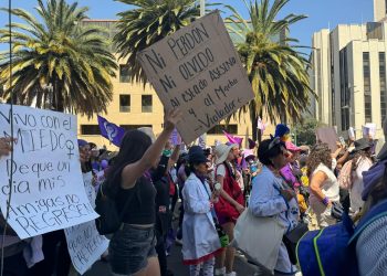8M: Cientos de mujeres marchan en CDMX