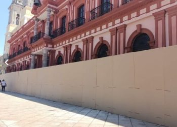 Gobierno de Colima protege Palacio de Gobierno previo a la marcha del 8M