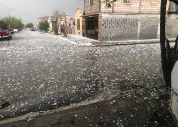 Sorprende granizada en la región Carbonífera de Coahuila, deja daños en vehículos