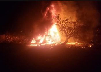 Explotan dos camionetas “huachicoleras”, en Hidalgo
