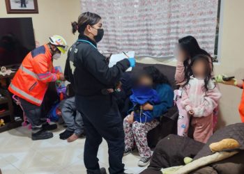 Rescatan a dos menores y dos adultos de un incendio en Puebla