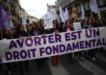 Francia inscribe el aborto en su Constitución