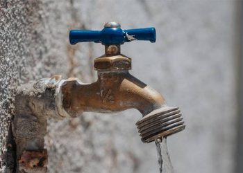 Advierten comerciantes en pequeño del riesgo por la falta de agua en negocios