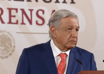 López Obrador celebra aparición de dos agentes de la Fiscalía involucrados en el caso Ayotzinapa