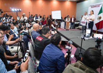 Sheinbaum defiende postura de AMLO sobre normalistas de Ayotzinapa