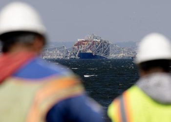 Inicia la remoción de escombros del puente colapsado en Baltimore