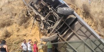 Volcadura de autobús en la autopista México-Puebla dejó dos muertos y 10 lesionados