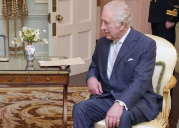 Carlos III resalta su compromiso para servir en un mensaje de Pascua