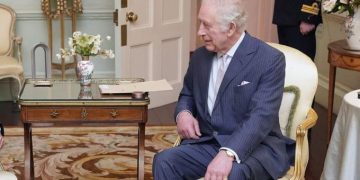 Carlos III resalta su compromiso para servir en un mensaje de Pascua