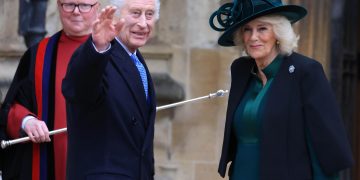 Reaparece Carlos III para acudir a misa de Pascua