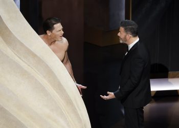 ¿Lo viste? Así presentó John Cena la categoría a Mejor Vestuario en el Oscar