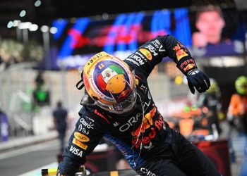 Sergio Pérez quiere seguir desarrollando el RB20 en el  Circuito Albert Park