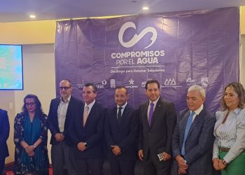 Presentan organizaciones Compromisos por el agua