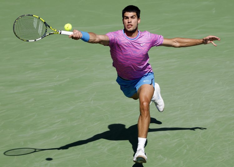 Indian Wells (United States), 12/03/2024.- Carlos Alcaraz of Spain in action against Fabian Marozsan of Hungary during the BNP Paribas Open in Indian Wells, California, USA, 12 March 2024. (Tenis, Hungría, España) EFE/EPA/JOHN G. MABANGLO