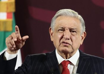 Pide López Obrador al policía que asesinó a normalista de Ayotzinapa que se entregue