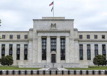 La Fed inicia una nueva reunión sin espacio para bajar los tipos por la alta inflación