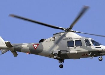 Por falla mecánica helicóptero de la Marina aterriza de emergencia en Sinaloa