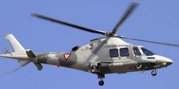 Por falla mecánica helicóptero de la Marina aterriza de emergencia en Sinaloa