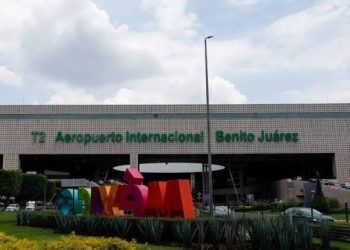Fallece pasajero en terminal 2 del AICM