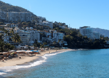 Declaran bandera roja en playas de Jalisco