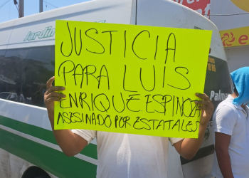 Bloquean transportistas la carretera Acapulco – Zihuatanejo para exigir seguridad a los chóferes