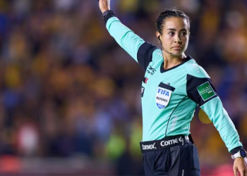 Katia García, primera mujer en casi dos décadas en pitar un partido del fútbol mexicano