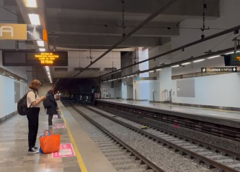 Línea 12 presenta retrasos tras filtración de agua