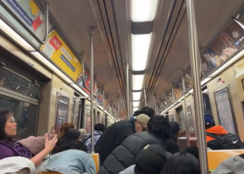 En estado crítico el hombre baleado en Metro de Nueva York