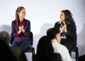 Sheinbaum y Brugada aclaran supuesto jaloneo en inicio de campaña en el Zócalo