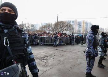 Los rusos acuden en masa al funeral de Navalni