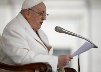 El papa Francisco dice que le dan “lástima” los curas españoles que rezan por su muerte