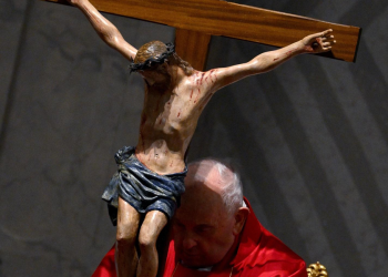 El Papa no presidió el Vía Crucis