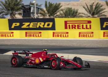Carlos Sainz lidera los últimos libres de Bahréin
