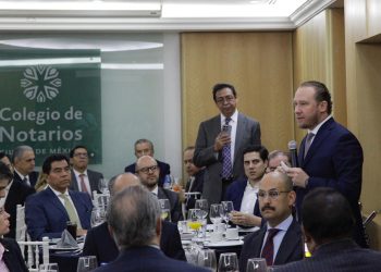 Ante notarios, propone Santiago Taboada modernizar el Registro Público de la Propiedad y simplificar trámites