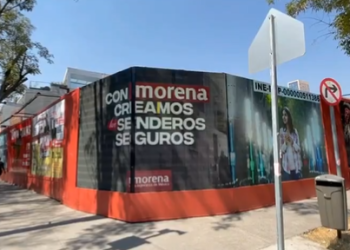 Alerta sobre ilegalidad de vallas publicitarias en la CDMX