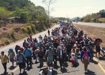 El ‘Viacrucis migrante’ pide libre tránsito para salir de la frontera sur de México