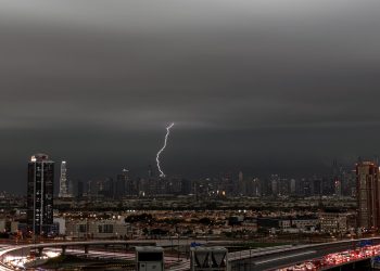 El aeropuerto de Dubái inicia su reapertura tras fuertes lluvias