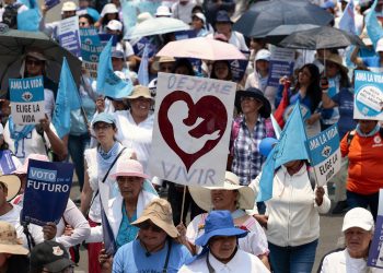 Activistas “provida” marchan en CDMX para pedir respeto a la vida