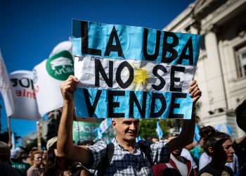 López Obrador afirma que “se veía venir” la crisis educativa con Milei