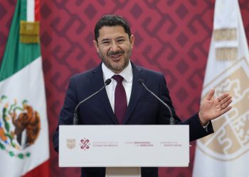 “Oscurantista y medieval” llama Batres a IECM por cártel inmobiliario