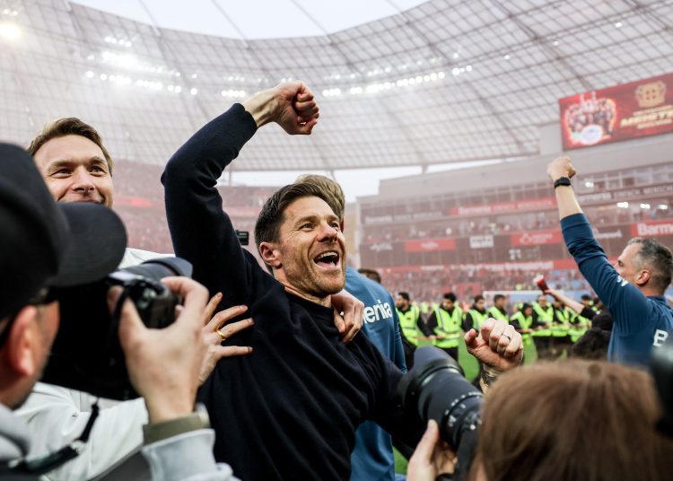 Leverkusen (Germany), 14/04/2024.- Leverkusen's head coach Xabi Alonso celebrates winning the German Bundesliga championship after the German Bundesliga soccer match between Bayer 04 Leverkusen and SV Werder Bremen in Leverkusen, Germany, 14 April 2024. (Alemania) EFE/EPA/CHRISTOPHER NEUNDORF CONDITIONS - ATTENTION: The DFL regulations prohibit any use of photographs as image sequences and/or quasi-video.