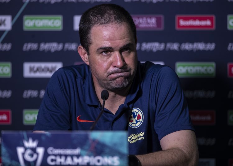Andre Soares Jardine head coach of America during the semifinals second leg match between Pachuca and America as part of the CONCACAF Champions Cup 2024, at Hidalgo Stadium on April 30, 2024 in Pachuca, Hidalgo, Mexico.