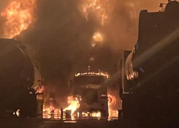 Explotan cinco pipas con combustible en Tula