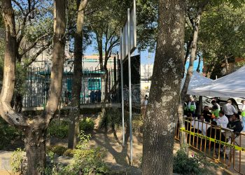 Autoridades han comenzado a limpiar el pozo contaminado del parque Alfonso XIII