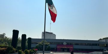 Simpatizantes de Sheinbaum y Gálvez cruzan los primeros votos en el extranjero