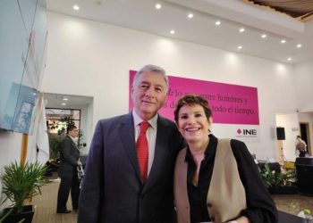 INE entrega las preguntas a Adriana Pérez Cañedo y Alejandro Cacho para el Segundo Debate Presidencial