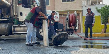 Sancionan a empresa en Neza, por tirar residuos cárnicos al drenaje