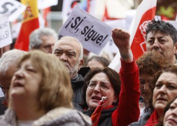 Militantes socialistas se concentran en Madrid para mostrar su apoyo a Sánchez