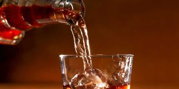 OMS advierte del consumo de alcohol y uso de cigarrillos electrónicos entre adolescentes