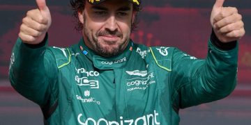 Fernando Alonso renueva con Aston Martin